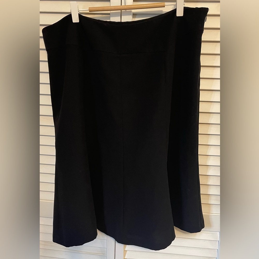 Jones Wear Essentials Flared Black Skirt Size 16